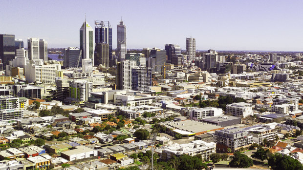 This image overlooking Perth from the north-east shows how relatively flat the city remains, with few buildings over 10 storeys and only a handful of tall towers in the CBD proper. The couple of smaller towers visible in Northbridge are still under construction, and to the east, the new Westin Hotel sticks out prominently. 