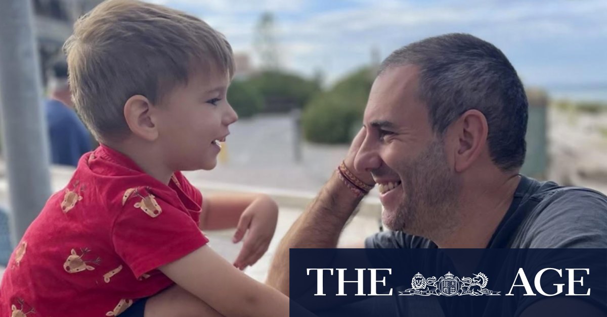 Chalmers enjoys beach break with family before policy tsunami in Canberra - Vimarsana News