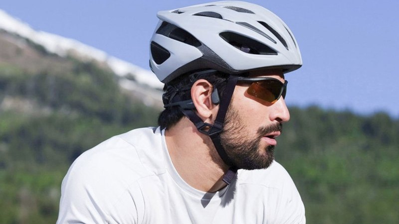 How to safely enjoy music while cycling