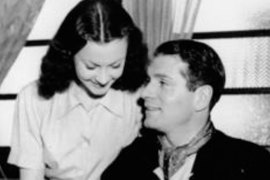 Vivien Leigh and Laurence Olivier relaxing in Broadbeach during their 1948 trip.