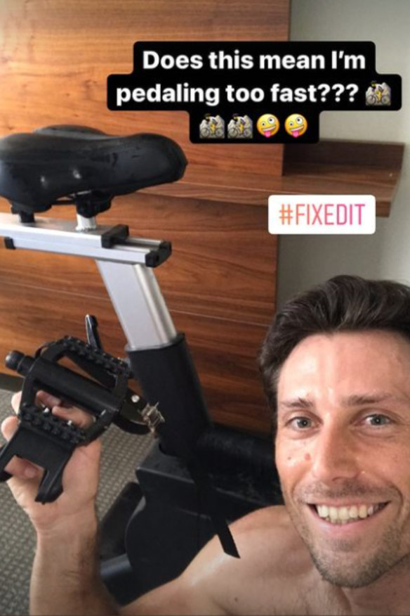 New Zealand's Artem Sitak documents his running repairs to an exercise bike in his hotel room on social media. 