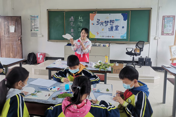 Graduate teachers have been sent to the countryside. 