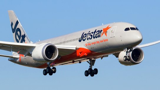 Jetstar's pilots and ground crew are preparing to walk off the job this weekend. 
