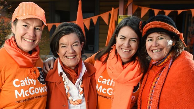 Cathy McGowan (left) campaigns at the last federal election with volunteers and her sister Ruth (right).