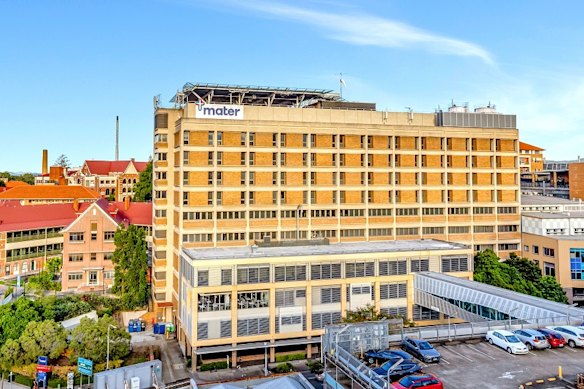 El hombre fue detenido en el Hospital Mater.