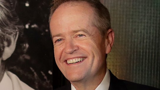 Opposition Leader Bill Shorten paid tribute to Bob Hawke with a beer at the former PM's favourite pub.