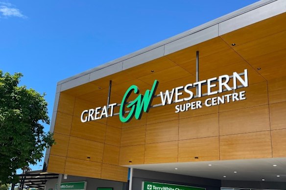 Staff and shoppers were evacuated from Woolworths in the Great Western Super Centre on Friday due to a disturbance between two teenage girls.