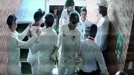 David Warner shown in fiery confrontation with Quinton de Kock