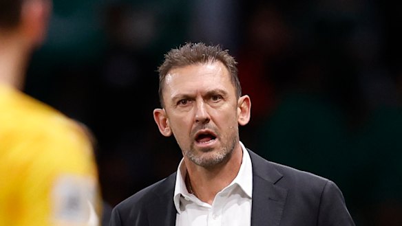 Tony Popovic head coach of the Socceroos on the sidelines against Saudi Arabia.