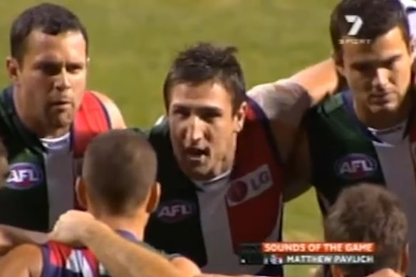 Matthew Pavlich (centre) delivers the original “Wharfie Time” rallying cry in 2009. 