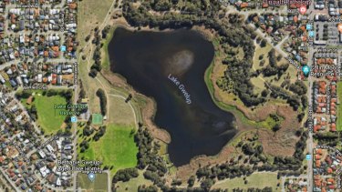Man tries to flea police in Lake Gwelup