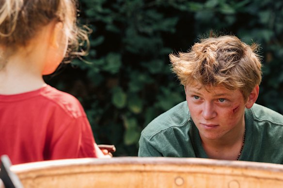 Luna Garret and Clément Favreau in Holy Cow.