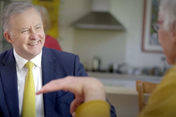 Anthony Albanese has a cuppa with a grey-haired woman.