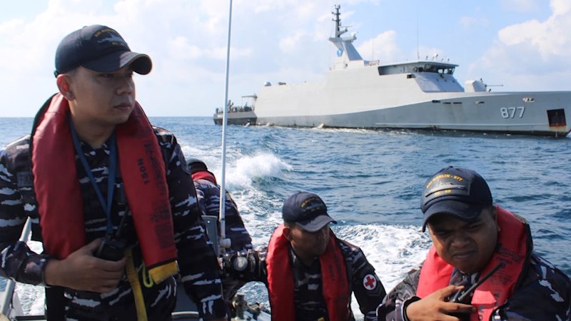 Indonesian rescuers search for missing speedboat with 11 European tourists, two local crew