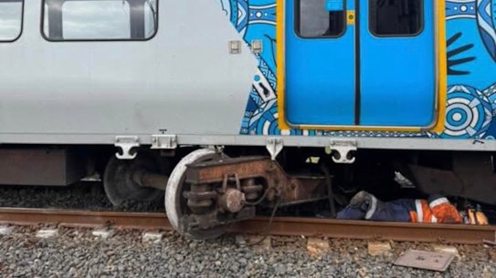 Photos show the bogie twisted out from underneath the carriage.  