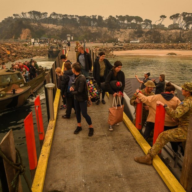 HMAS Choules evacuates people at Mallacoota, Victoria.