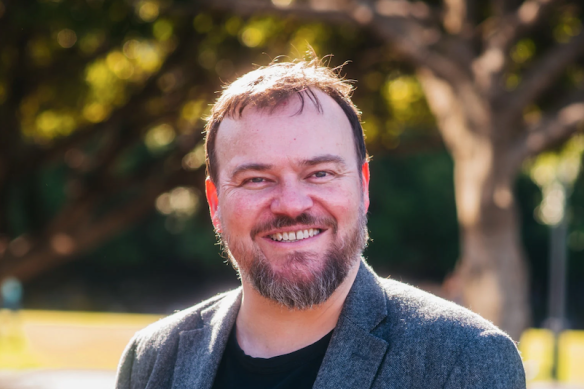 The founder of Mumbrella, Tim Burrowes, has resigned ahead of his book launch.