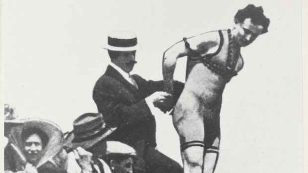 Escape artist Harry Houdini preparing to jump into the Yarra.