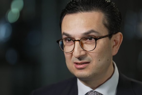 Munjed Al Muderis has told patients his ability to perform osseointegration patients has been “fully restored”, 10 days after Avant suspended his cover. 