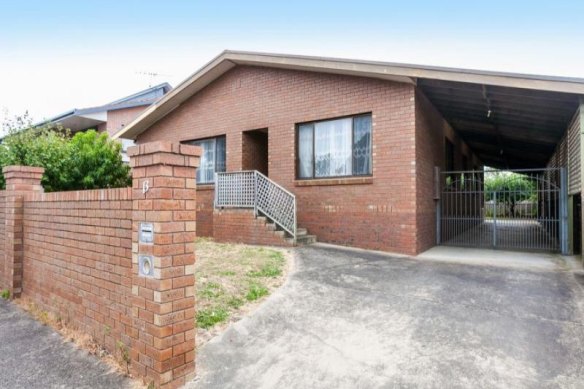 13 Aquilla Avenue, Torquay, before the renovation. 