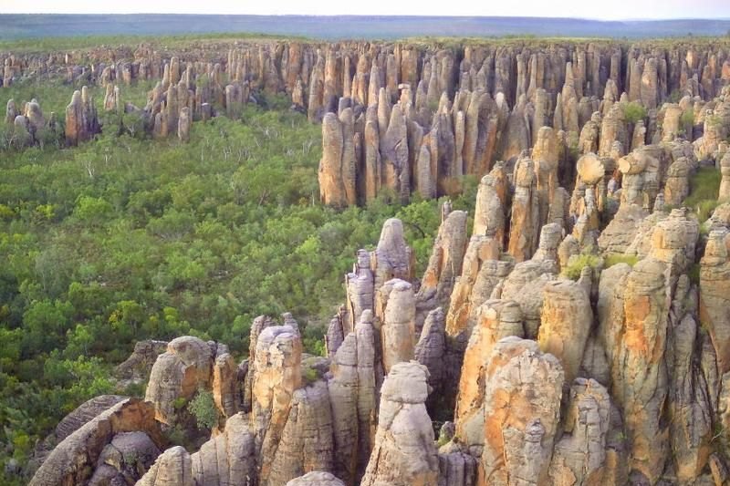 Broadmere Station includes an escarpment of sandstone pillars known as the “Lost City”.