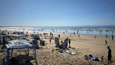 Melbourne heatwave LIVE: Total fire bans for Central, Wimmera, South West; Temperatures reach 40s; People near Moyreisk, Thologolong fires urged to leave immediately