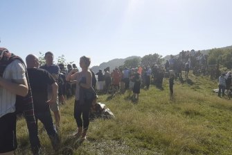 Whakatāne community members  evacuate to higher ground.