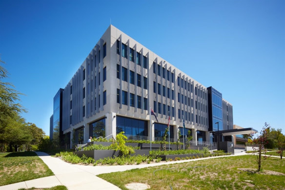 Charter Hall Prime Office Fund (CPOF) has purchased a 100 per cent interest in 18 Canberra Avenue, Canberra.