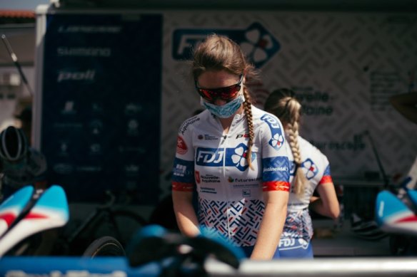 Australian cyclist Lauren Kitchen broke her collarbone in a mid-year crash last season and required surgery but concussion symptoms are what really threw her. 