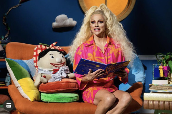 Courtney Act and Humpty Dumpty appear on Play School Story Time.