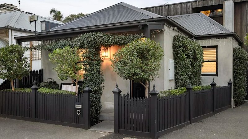 Stunning renovated Melbourne home sells for a sizeable loss