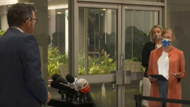 Stuck in Melbourne due to a snap lockdown, 7.30 presenter Leigh Sales unexpectedly turned up at Premier Dan Andrews’ daily press conference.