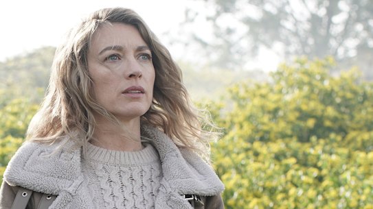Natalie Zea as Eve in La Brea