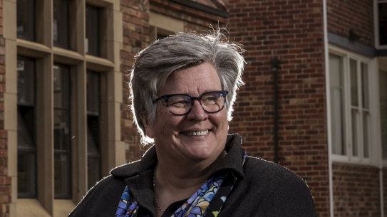 Principal Elisabeth Lenders of Kingswood College is  pleading for the Victorian government to resume an international student exchange program. 