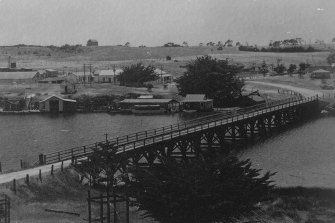 The Nelson bridge over the Glenelg River in 1922.
