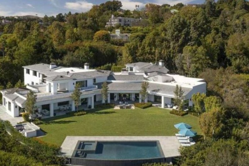 Jennifer Lopez and Ben Affleck about to drop $74m on Bel Air mansion