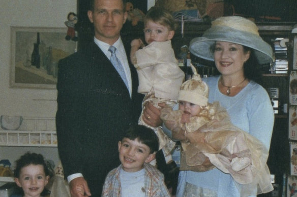 An older photo of Tamara Sloper-Harding with her family. 