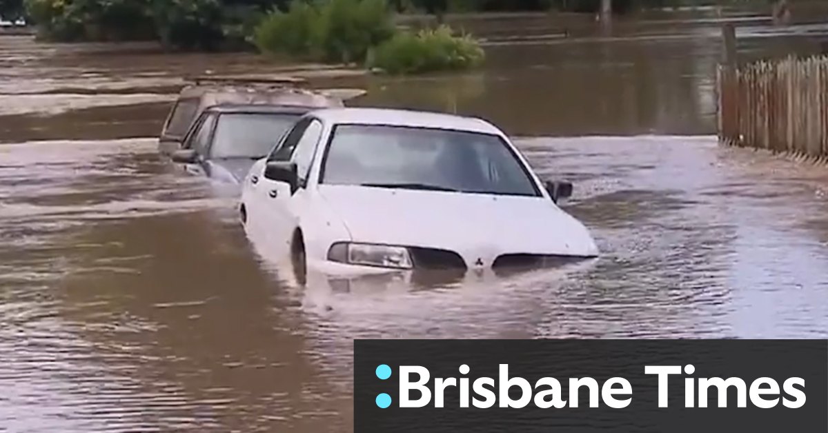 'Full impact': Maryborough's CBD evacuated as levee fails - Vimarsana News