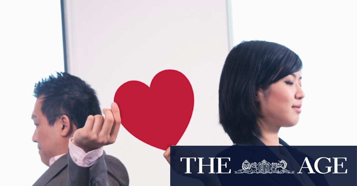 Intimate office relationships divide experts - Vimarsana News