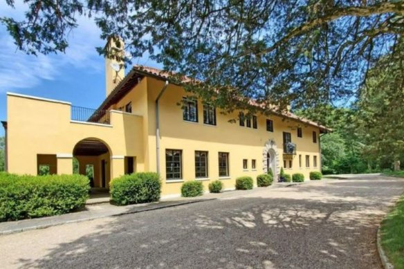 Mark Twain’s Tuscan villa-style former home has been listed for sale in America.