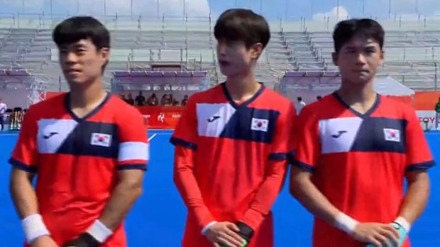 Players from South Korea are left confused after hearing the wrong anthem played.