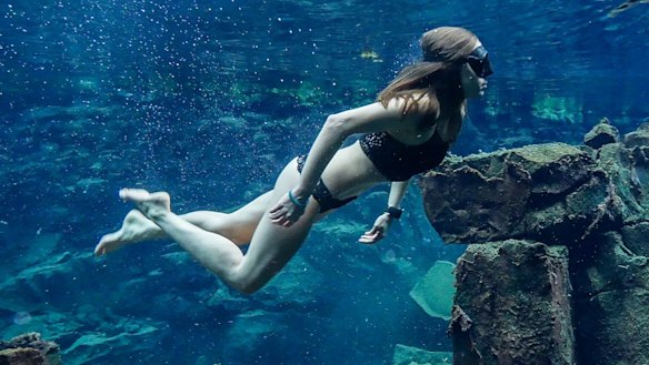 Kiki Bosch in Descent.