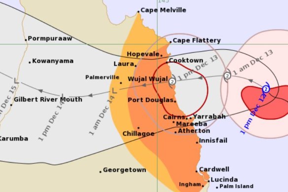 Tropical Cyclone Jasper approaches the Queensland coastline in this Bureau of Meteorology map.