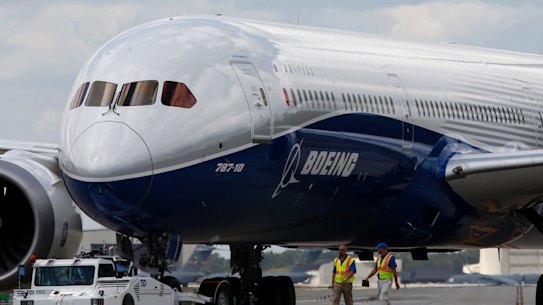 Air New Zealand has ordered 10 new Boeing 787-10 Dreamliner s, which may be able to fly from Auckland to New York non-stop. 