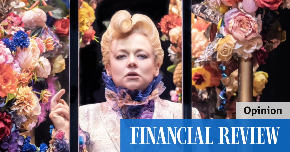 Sarah Snook: One-woman performance in The Picture of Dorian Gray is gimmicky and shallow - Vimarsana News