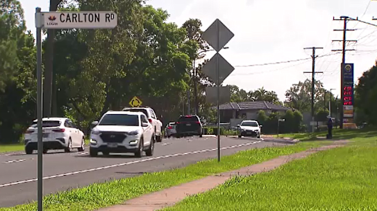 Two young people died in the accident and a motorcyclist was hospitalized.