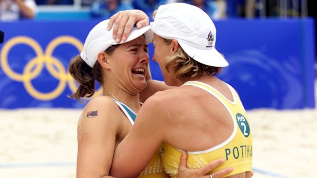 Kerrie Pottharst and Natalie Cook win gold in Sydney in 2000.