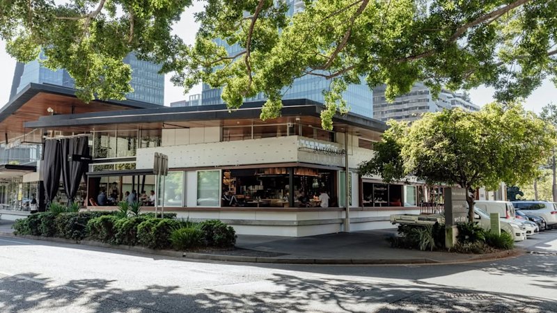 Man suffers head injury during altercation at Valley bar