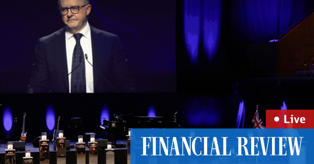 NSW Premier Chris Minns spoke of a “dark and evil” crime at Bondi while Anthony Albanese issued an apology; hero Ahmed al Ahmed and lifesavers received standing ovations. Follow live.