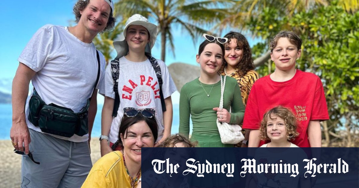 Norris Nuts build 40 million housing portfolio in Bondi; Andrew Roberts buys 11m pad in Point